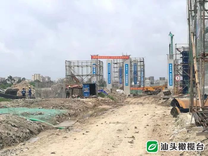 平行于西侧的国道324线及东侧的金鸿公路,北起饶平钱东,途经澄海盐鸿