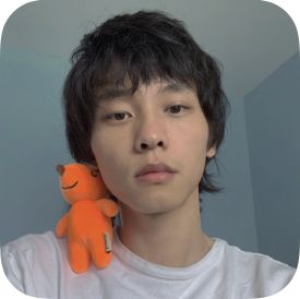 卤猫 oamul022019 个人画展现场的二人合影在备受时尚杂志和高奢品牌