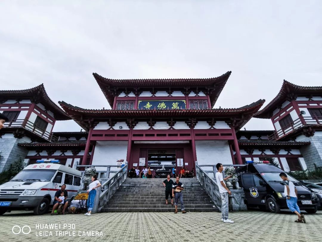 遵义金鼎山寺庙图片