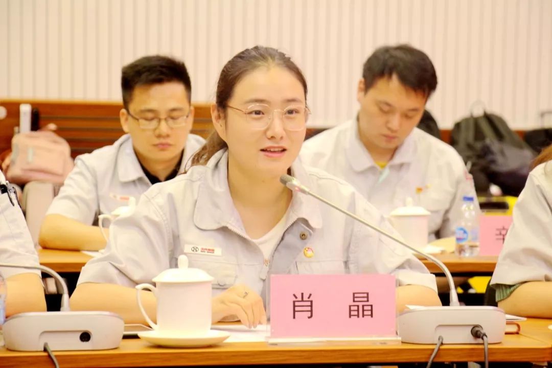 肖 晶 讲话会上,肖晶对实习生的到来