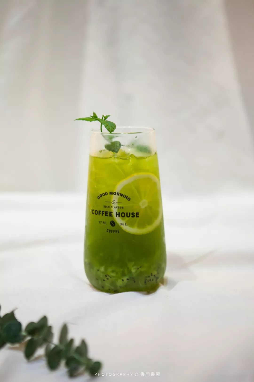 方式文末评论点赞数最高者将获得书门饮品薄荷奇异果一杯点赞时间截