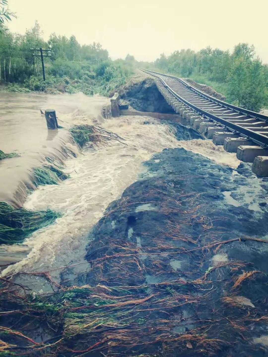 【城事】暴雨致10趟旅客列车区段停运!齐齐哈尔这些车次受影响!