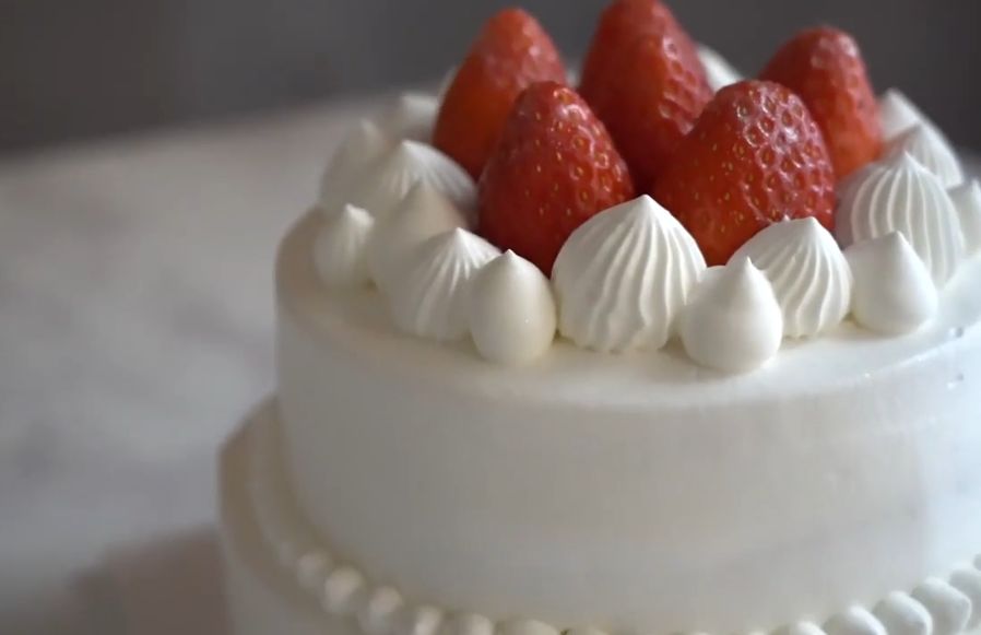 1瓶奶油2块海绵教你做双层奶油生日蛋糕韩国超火的哟