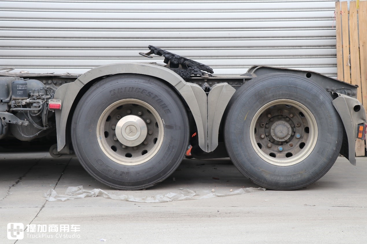 编号008,配置高的出奇,全球限量500台的奔驰卡车,国内竟有一辆