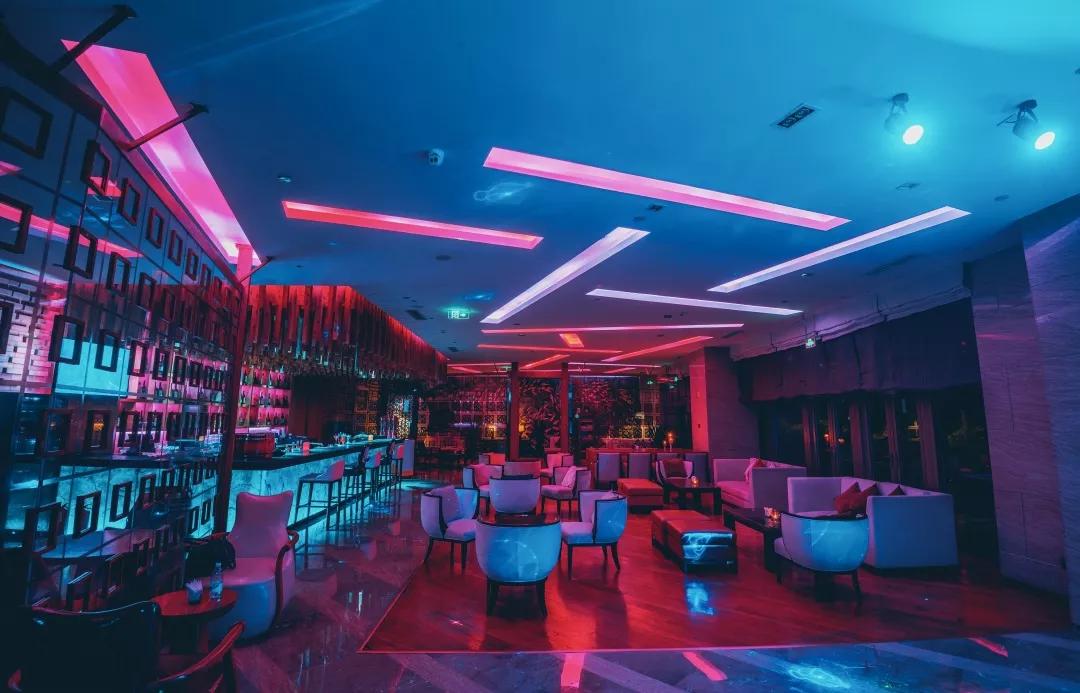 那是夜店纸醉金迷?