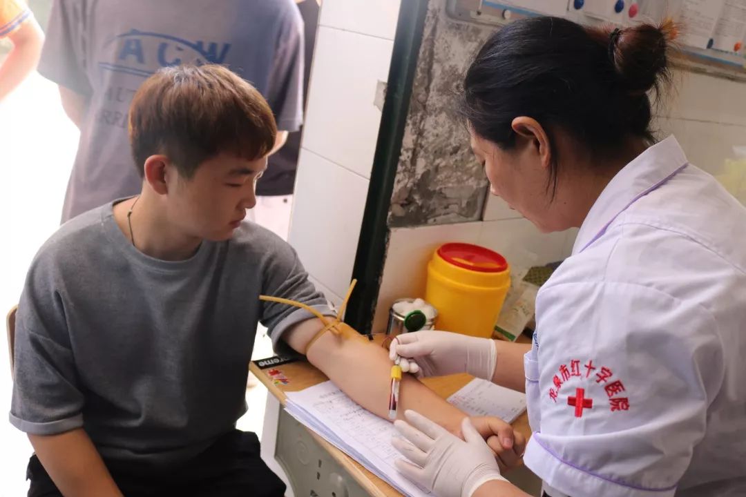 好男儿去当兵龙泉市2019年征兵目测初检工作进行时