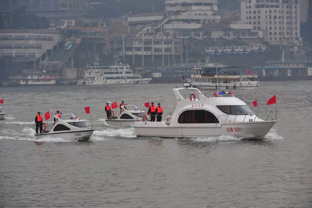 这是非常超前的.莫说人们的生态意识,长江实行禁渔期都还早着呢.