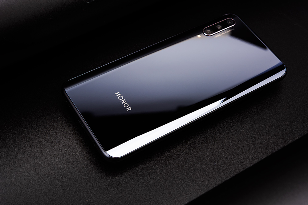 荣耀9xpro幻影黑图赏颜值出众的实力旗舰