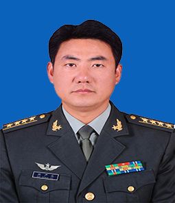男,汉族,中共党员,1974年3月出生,1992年9月入伍,66029部队部队长