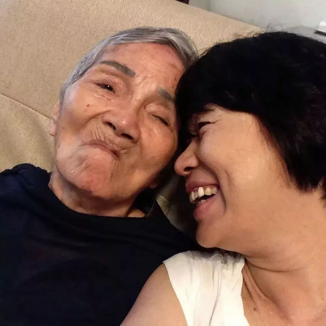 65岁龙应台照顾93岁失智母亲比死亡还要难以接受的是不告而别