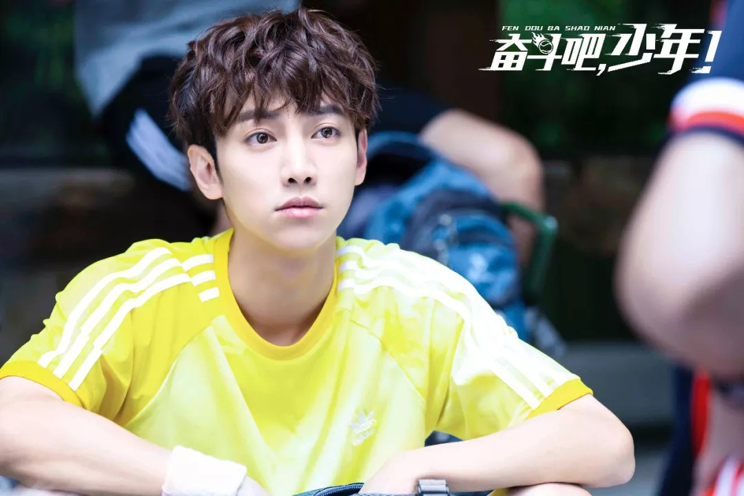 次输给路夏后开始刻苦训练,不想再输第二次;卓治不执着于球场上的胜负