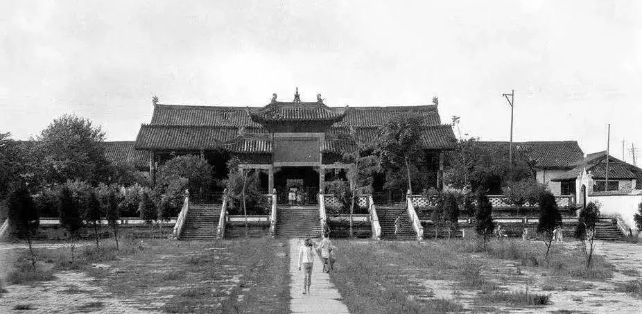 蜀王府内"明远楼" 1917年由美国摄影家西德尼·戴维·甘博拍摄