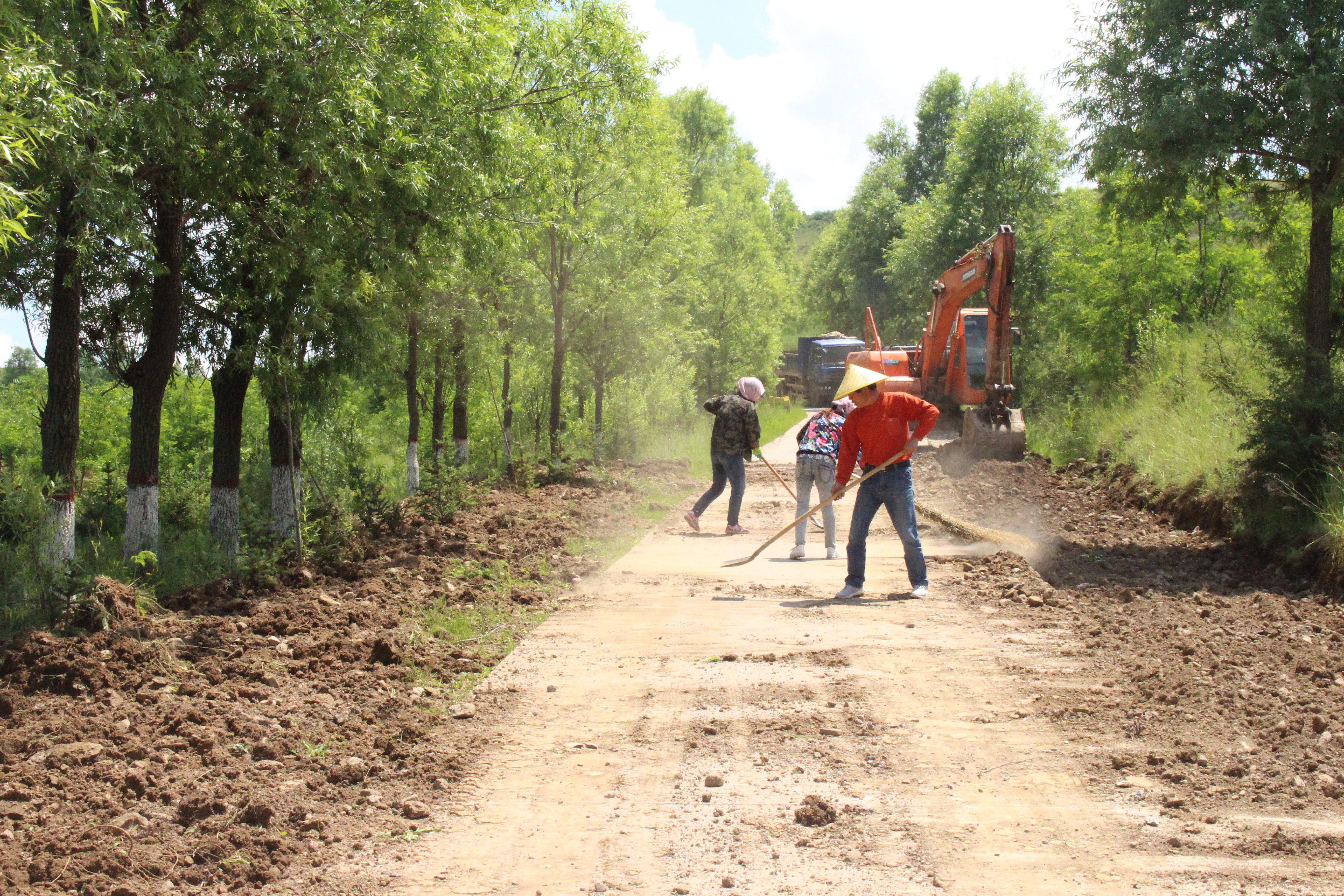 河西镇:硬化道路,助力脱贫攻坚