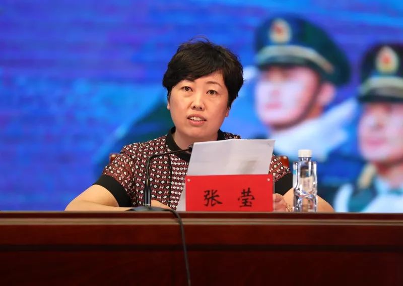 "郑州九中校长张莹说.