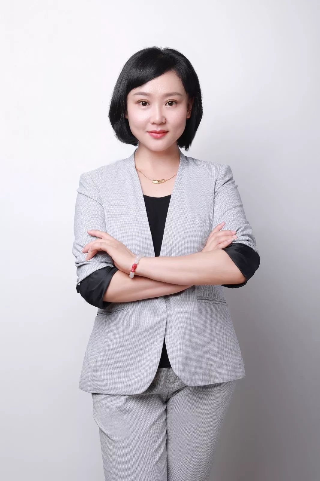 曾担任一系列重大事件的调查采访,代表节目有:《光山校园血案调查》