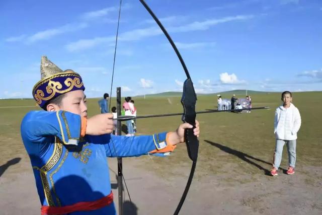 最长1000米滑草跑道,让您感受草原上的速度与激情,草原三技之一的射箭