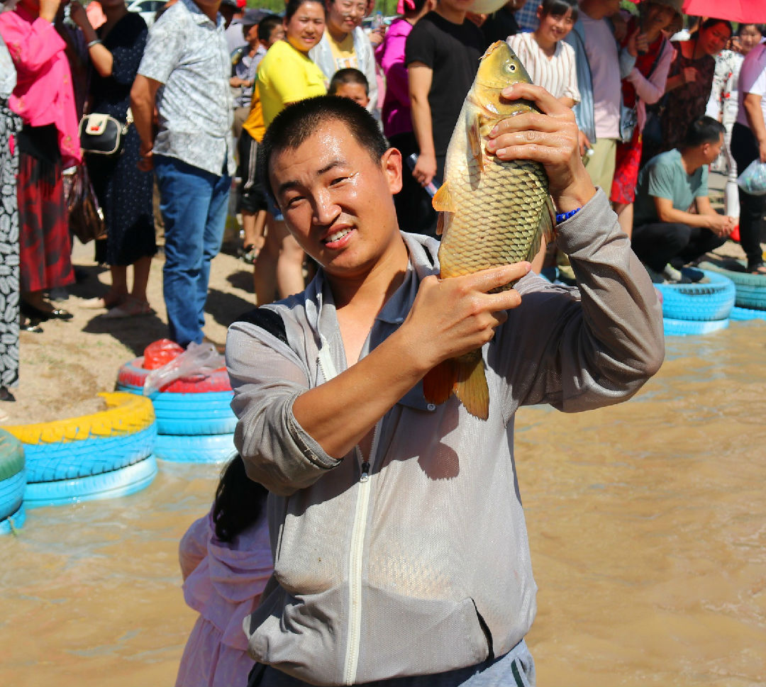 磴口县摸鱼大赛妙趣横生嗨翻天