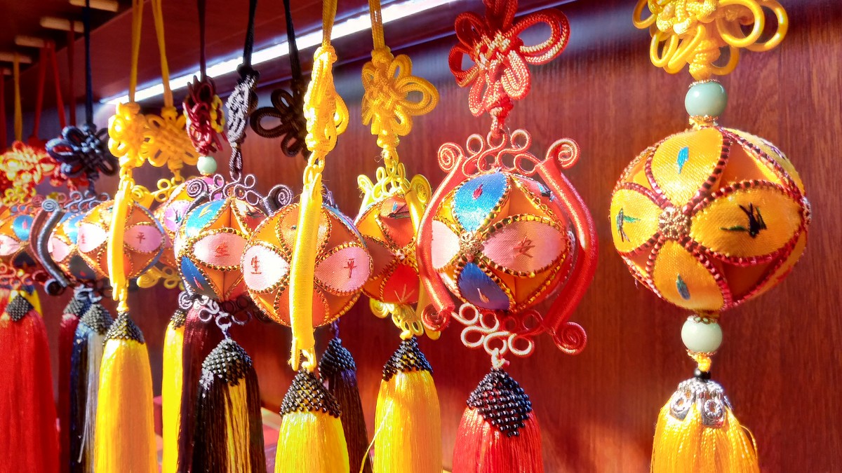 说你呢,接绣球啦!绣球故事值多少?