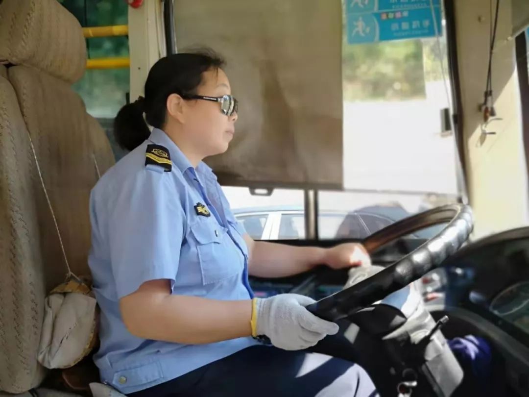 安康公交女司机的"速度与激情"