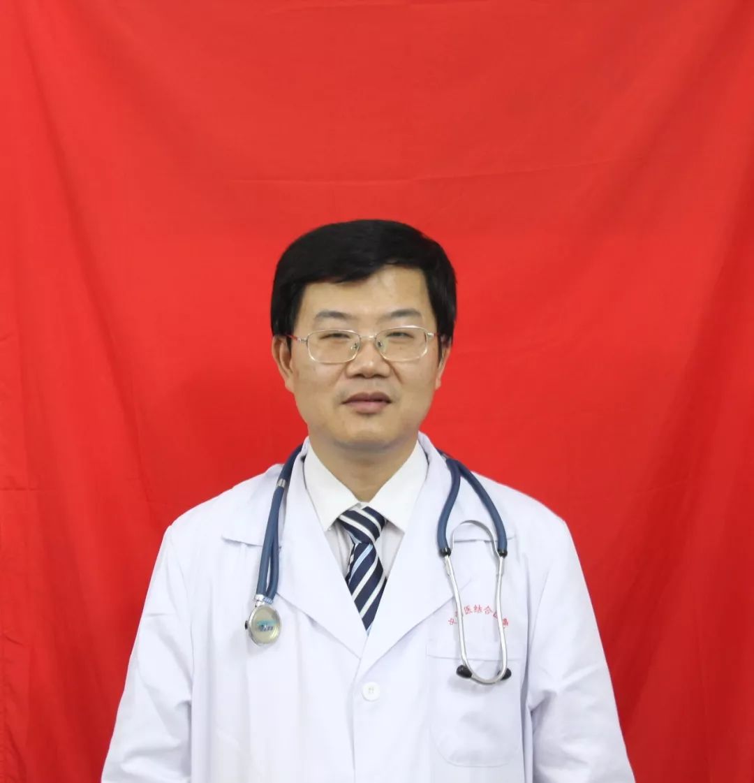 青石学校来了两位中医教授,当地的村民全来了!