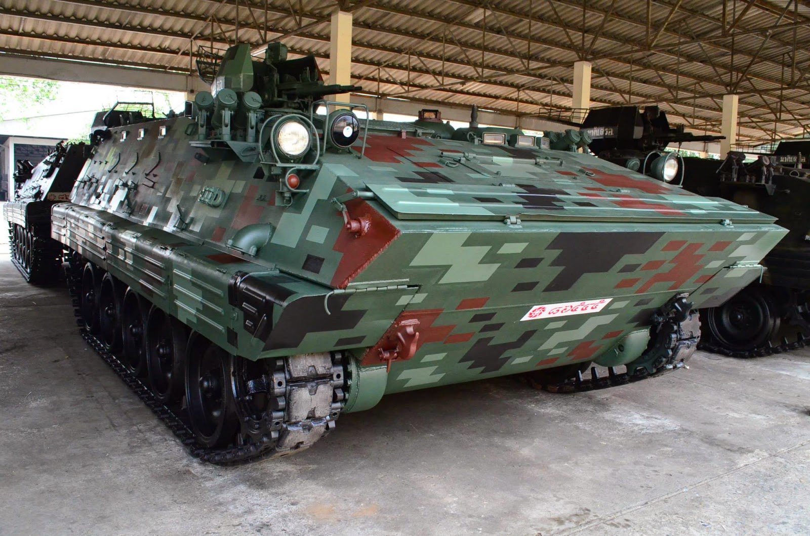 泰军为中国造装甲车换数码迷彩旧报纸派上用场