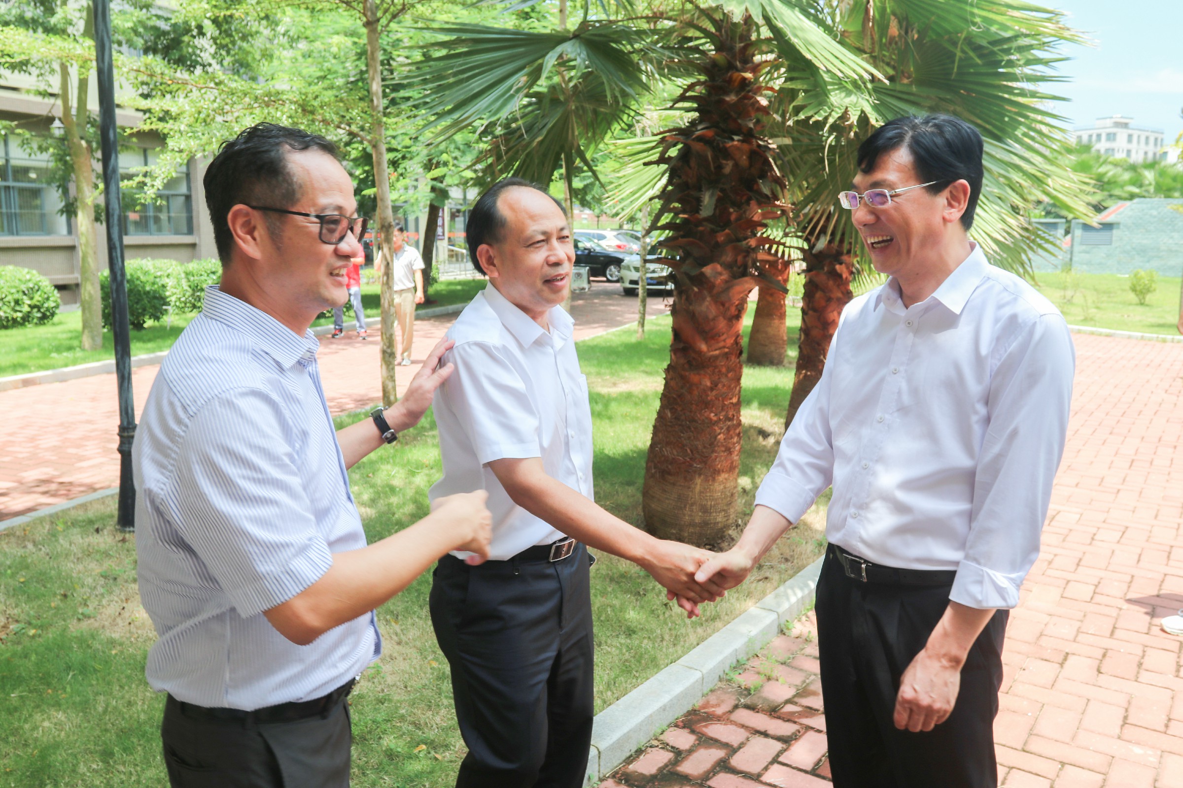 黄石市民政局党组书记局长鲁友年一行莅临市养老中心调研指导工作