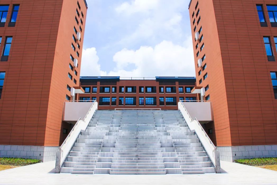 杭高钱塘学校中策职业学校接连来袭钱塘新区要全面提升全区教育水平和