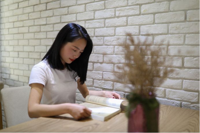 义乌教师读书人物胡冰心