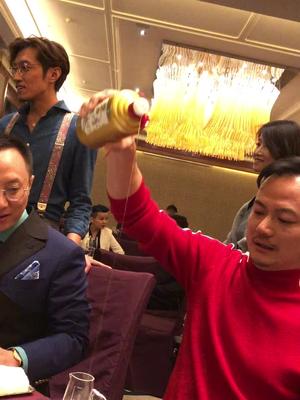 刀哥你牛这倒酒的技术我没话说广州刀哥