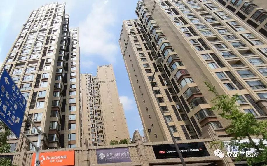 桐梓林壹号当初的价格从7000元/平开始销售,直到今天,二手房挂牌价