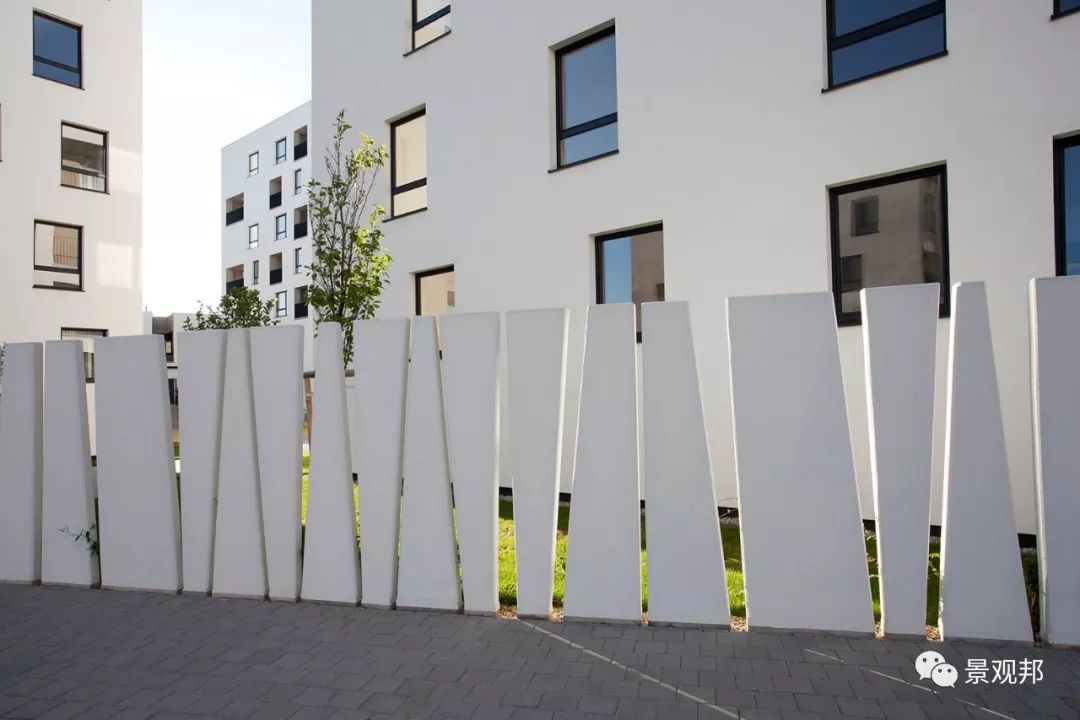 围墙设计风格多种多样能运用的材料有很多种但这些材料也均具有较强的