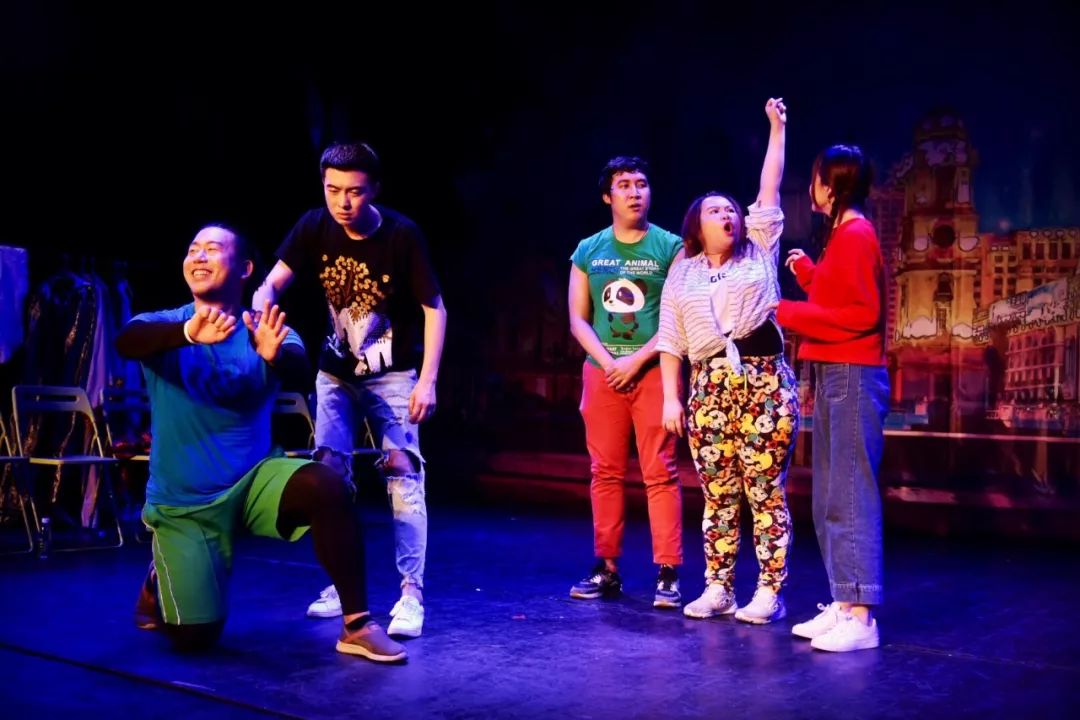 深圳即兴互动喜剧《百变奇葩》了解下?来看演出的观众必须闯过四关爆