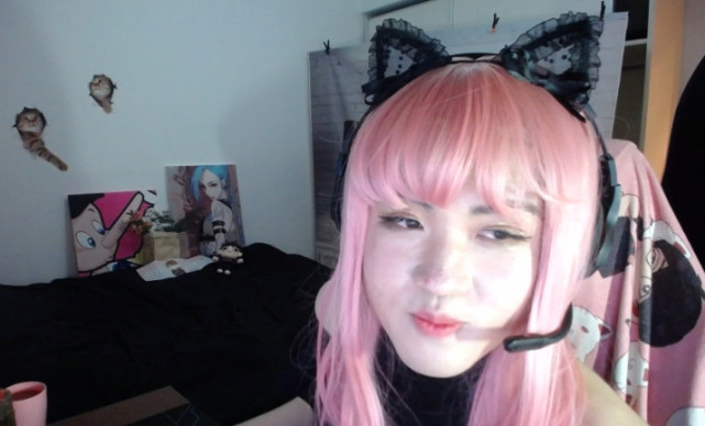 姿态女装与好友大秀热舞:宝贝们,以后请叫我电竞妹妹