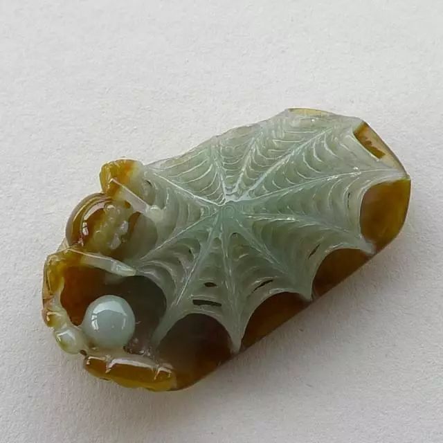 常说的五毒在翡翠玉雕师的眼里却是寓意吉祥