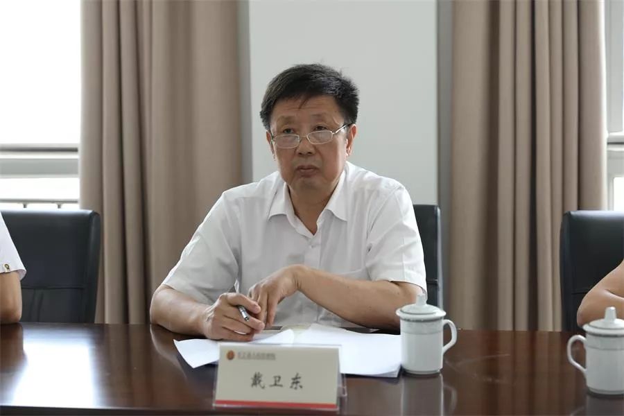 县人大常委会专题听取扫黑除恶工作汇报_戴卫东