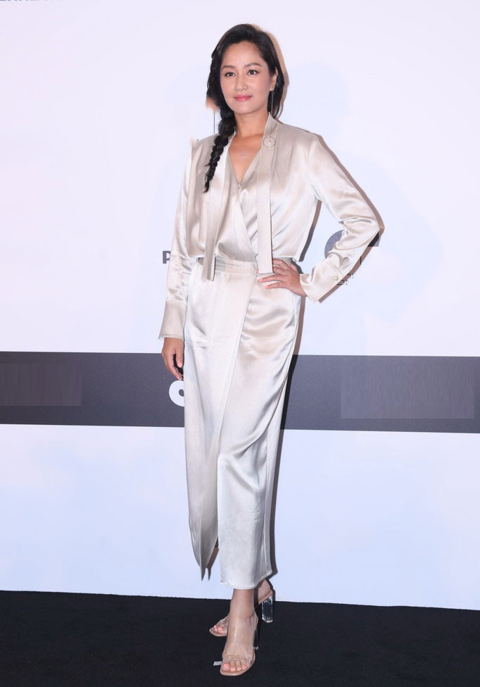 佩服瞿颖狂甩20斤后重拾超模范儿但手却出卖了年龄