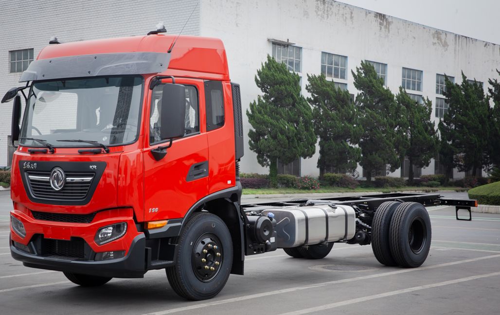 东风天锦kr高顶双卧车型,从里到外看清楚!