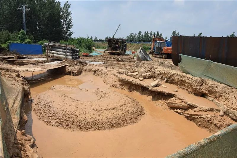 昨天,董村2家企业在轰隆声中被"铲平"!