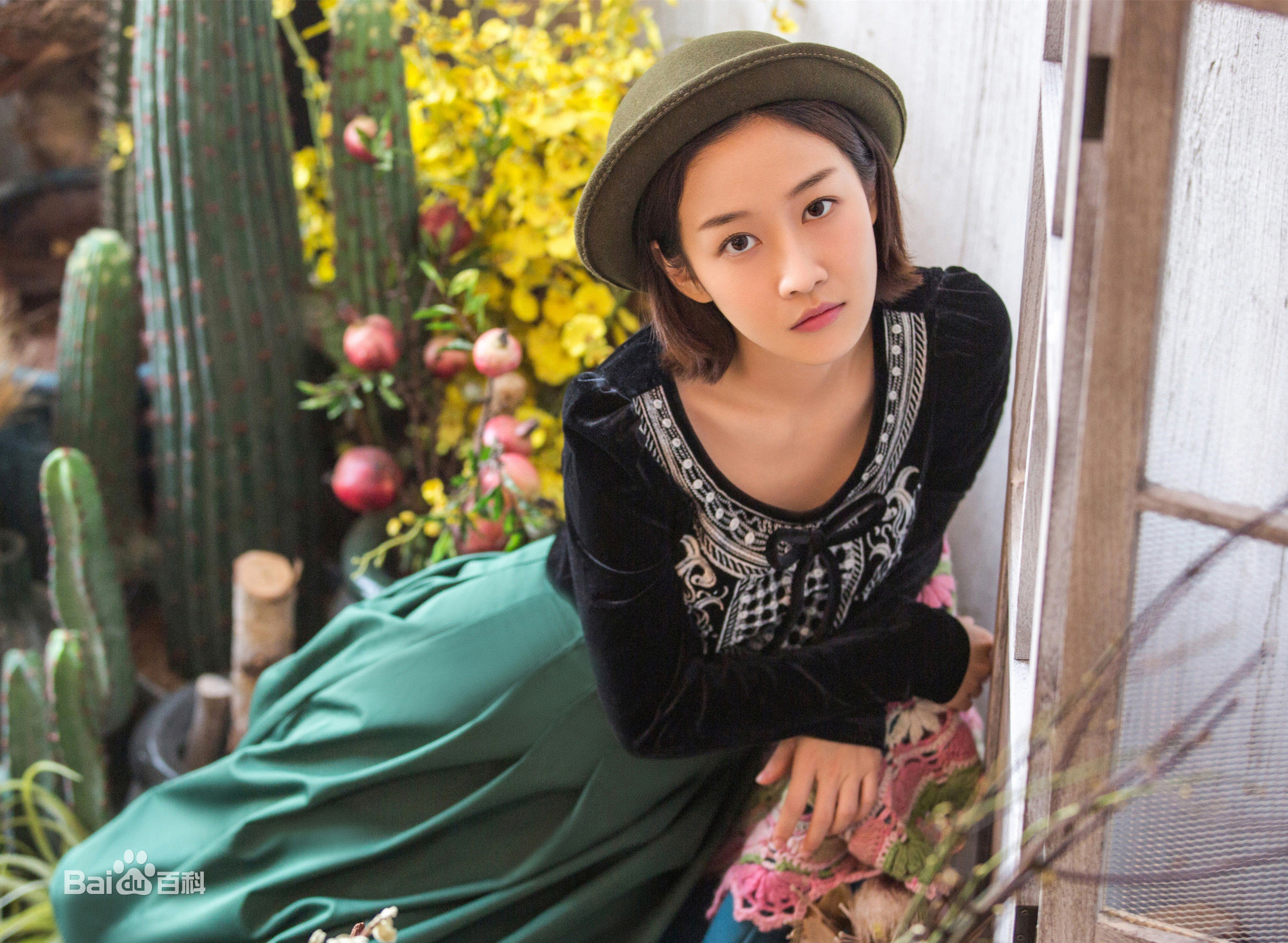 美琪(孙圳 饰演)小时候,只觉得美琪很调皮,总是给小蓝姐姐和妹妹美雪
