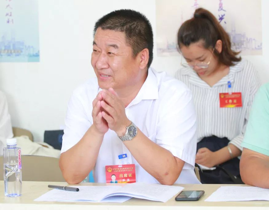 奉贤区海湾镇第三届人民代表大会第六次会议胜利召开