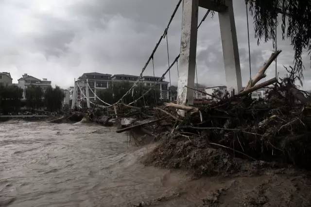 今天凌晨老君山鸣溪庄园倾盆暴雨又让我想起9年前的栾川724警钟长鸣