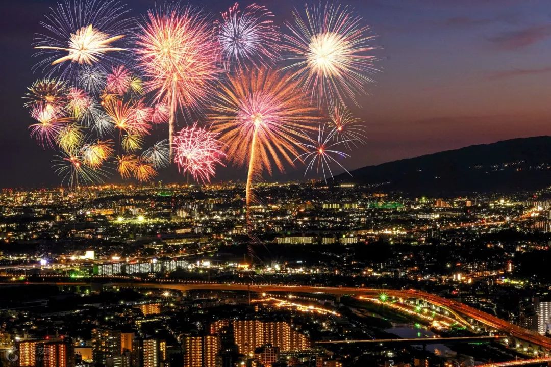 2019日本花火大会时间表来袭穿上浴衣和喜欢的人一起去看一场烟花吧
