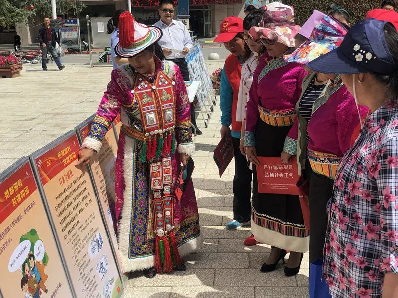 今日红湾红湾寺镇开展防范邪教健康生活暨扫黑除恶专项斗争集中宣传