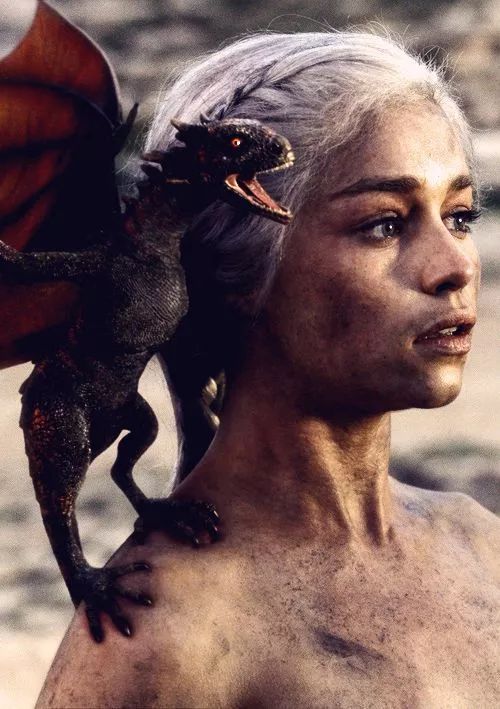 权游里无敌的龙妈18岁时竟连戏剧学院都没考过