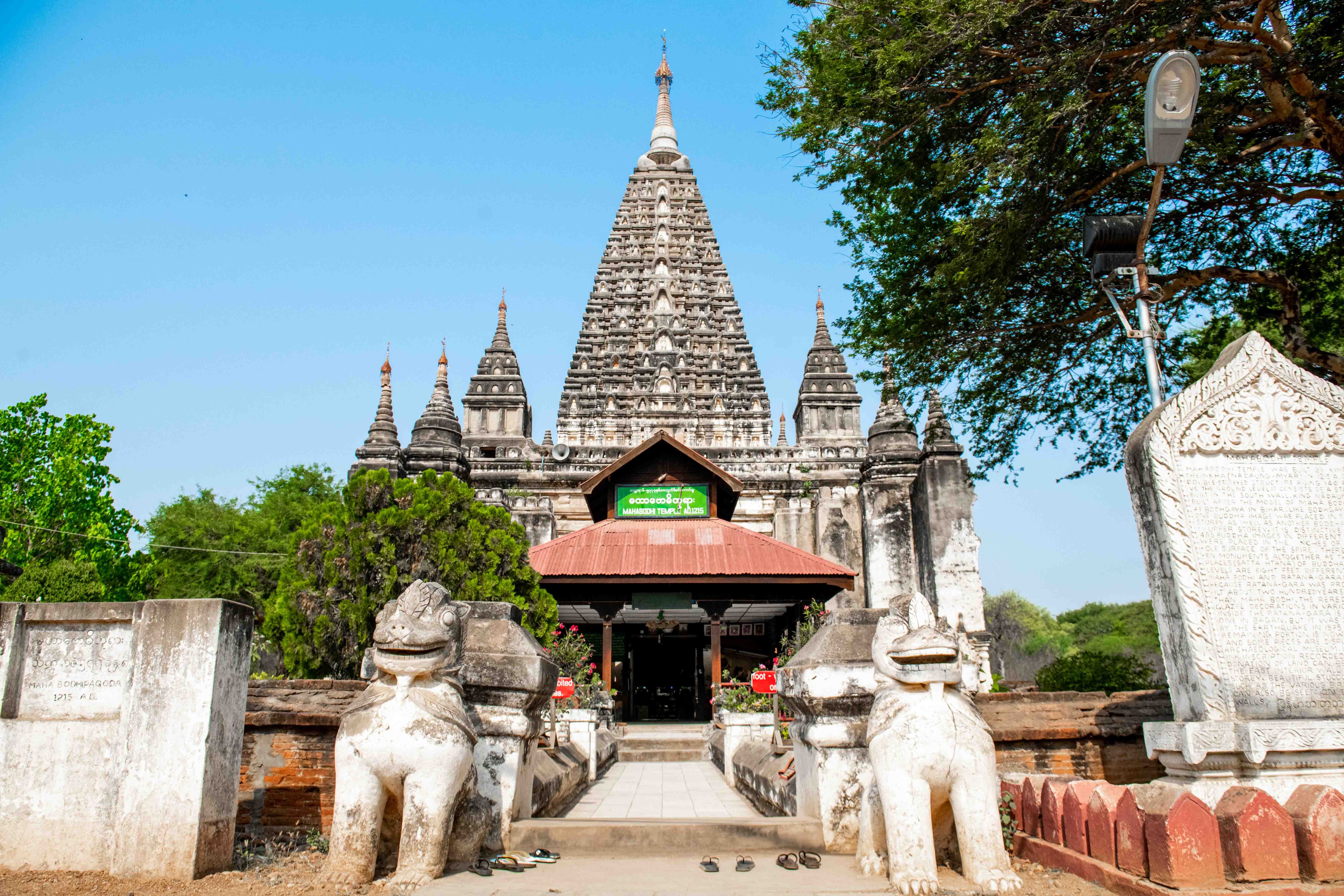 原創國外最奇葩寺廟之一佛陀在此成佛得道景區四周卻是中國味