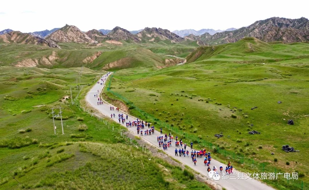 游走锦绣都兰探秘九层妖塔徒步挑战赛