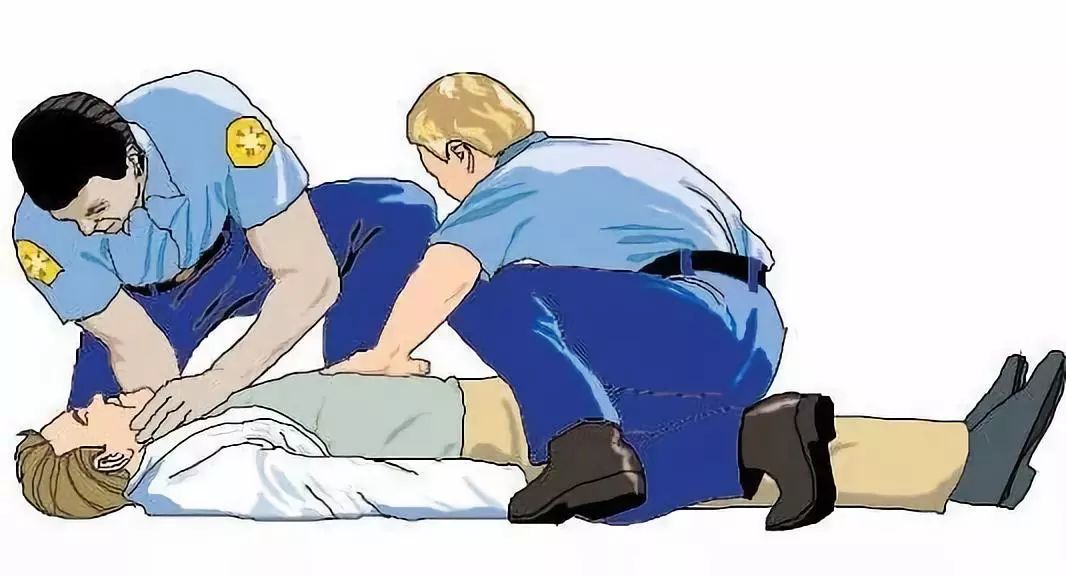 福建一船工突然晕倒民警及时赶到进行急救并送医治疗现已脱离危险