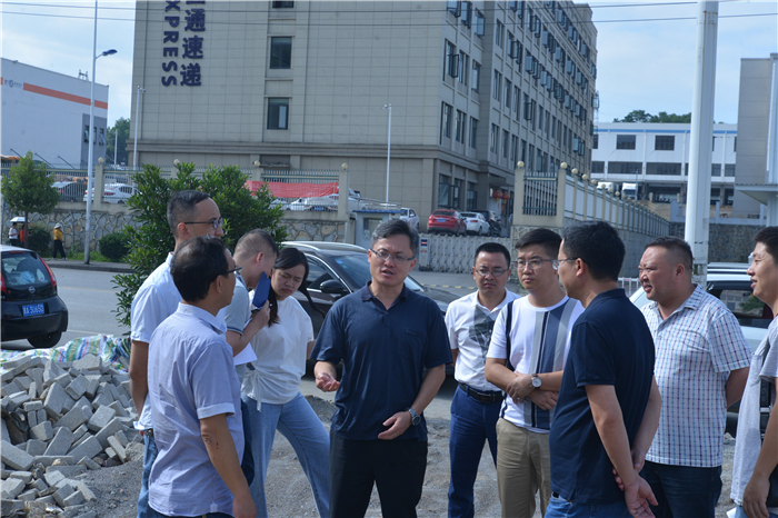 龙里县委副书记县长陈曦调研污水处理情况