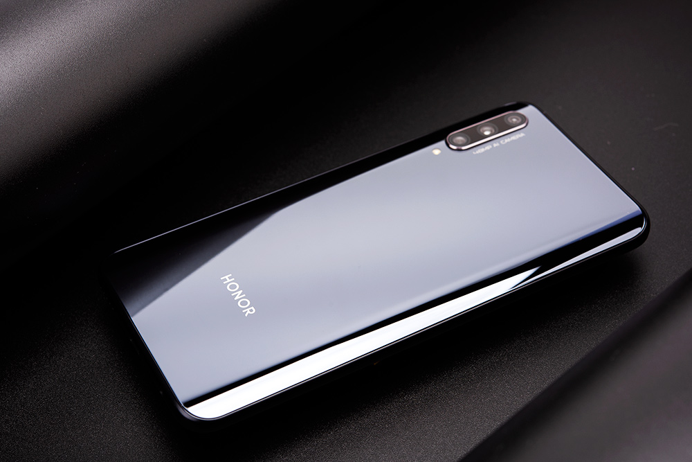 荣耀9xpro幻影黑图赏颜值出众的实力旗舰