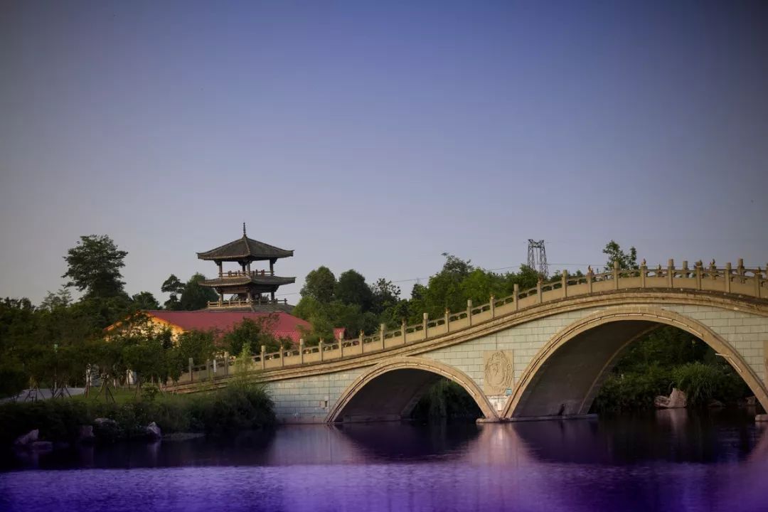 《千与千寻》里美到逆天的场景,原来青白江也有!